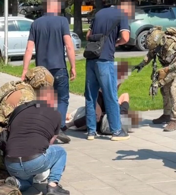 У Чернівцях СБУ затримала двох іноземців, яких підозрюють у підпалі електропідстанції на замовлення РФ