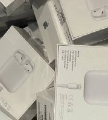 У Львові п’ятеро шахраїв продавали підроблені AirPods за оригінальні та погрожували покупцю: суд виніс вирок
