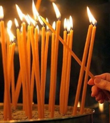 Свічки та записки для живих на місці для померлих: черкаський священник пояснив, чи це має значення (ВІДЕО)