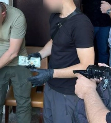 Начальника Николаевского ТЦК, подозреваемого в получении взятки в размере 15 тысяч долларов, отстранили от должности, - ОГПУ