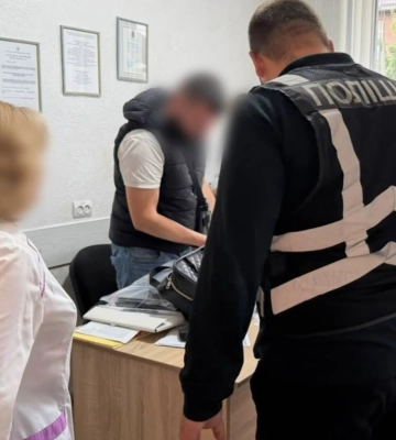 На Рахівщині на хабарі викрили голову ЛКК