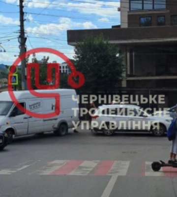 ДТП у Чернівцях: на перехресті Героїв Майдану та Щербанюка ускладнений рух