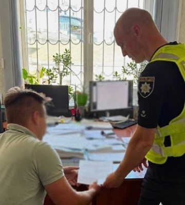 Авто влетіло в зупинку в Києві: 23-річному водію повідомили про підозру