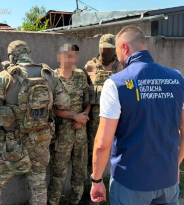 У Дніпрі затримали чоловіка, який за $20 тисяч обіцяв оформити військовим «службу на папері»