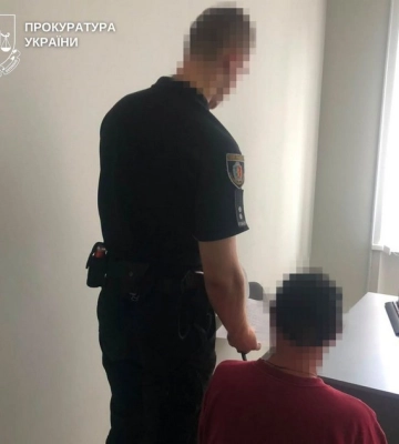 На Хмельниччині 62-річного чоловіка підозрюють у розпусних діях щодо двох неповнолітніх дівчат
