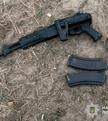 Погрожували поліцейським автоматичною зброєю - на Хмельниччині затримано зловмисників