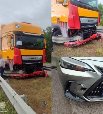 На трасі Київ — Чоп вантажівка врізалася у відбійник: уламок пошкодив Lexus