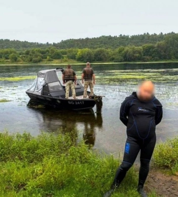 У ластах через Дністер: прикордонники затримали вінничанина, який намагався потрапити до Молдови (ВІДЕО)
