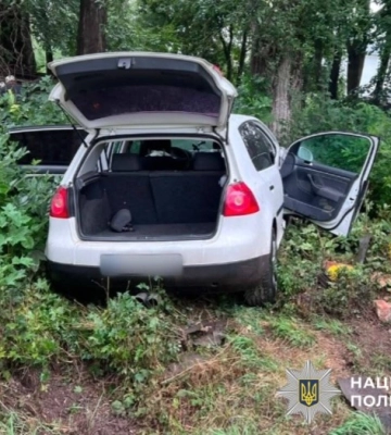 На Буковині внаслідок ДТП загинув на місці водій автомобіля та постраждали дві пасажирки