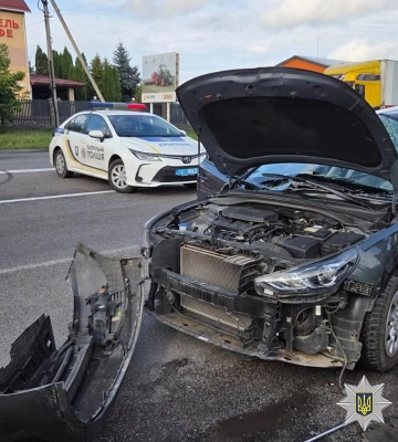 На Вінниччині внаслідок ДТП загинули чоловік і жінка та постраждала маленька дитина