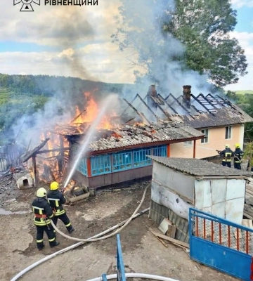 У Рівненському районі горів житловий будинок