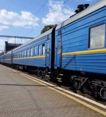 В Днепре 26 поездов задерживаются до 8 часов из-за обстрелов