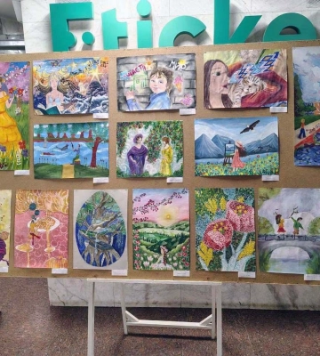 На чотирьох станціях Харківського метрополітену відкрилися художні виставки