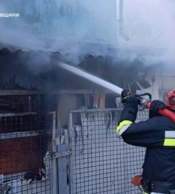 м. Синельникове: вогнеборці ліквідували пожежу на території приватного домоволодіння