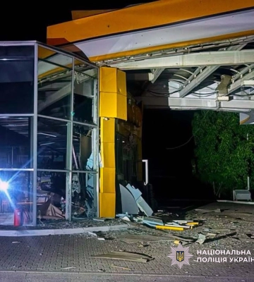 Вночі росіяни вразили ще одну АЗС у Харкові