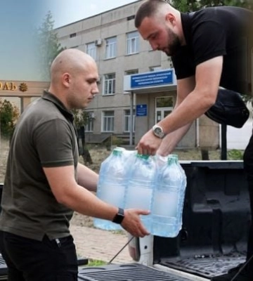 Вода с партийной доставкой: в Мелитополе отсутствие воды в детской больнице превратили в акцию "Молодой гвардии"