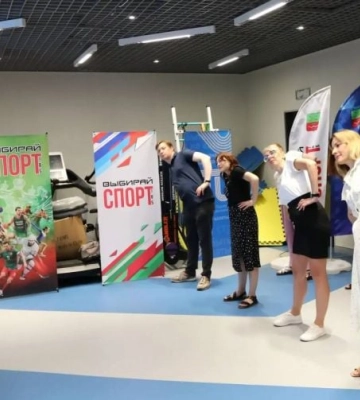 Энергосистема лежит - энергетики приседают: сотрудников "Энергосбыта" подключили к спортивной эстафете