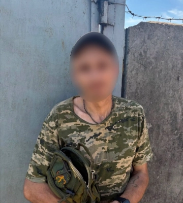 У Дніпрі затримано шахрая, який торгував підробленими посвідченнями учасника бойових дій. ФОТО