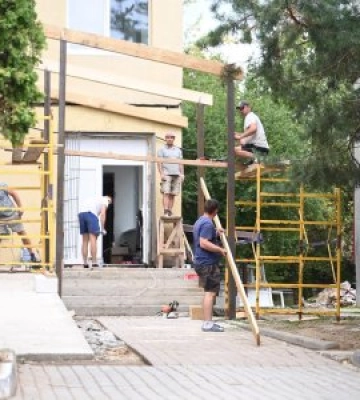 Сонячна електростанція за 48 тисяч євро та ремонт на понад 8 млн: як на Закарпатті готують лікарню до зими