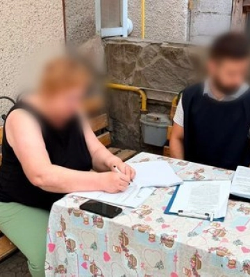 На Закарпатті у ліцей фіктивно працевлаштували чоловіків: підозрюють директорку-депутатку та її спільників