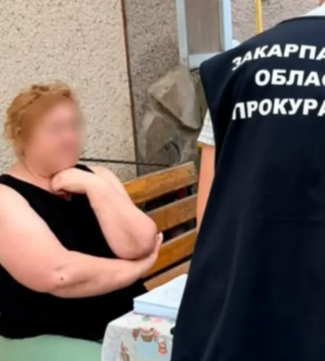 На Закарпатті директорка ліцею влаштувала трьох мертвих душ заради зарплат і відстрочок