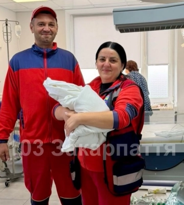Жителька Мукачівщини народила 11-ту дитину в автомобілі «швидкої»