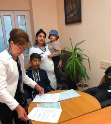 14 років — і перший паспорт: на Закарпатті двоє підлітків зробили важливий крок