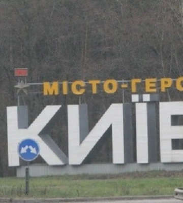 В Киеве горит бизнес-центр после падения обломков дрона, – Кличко