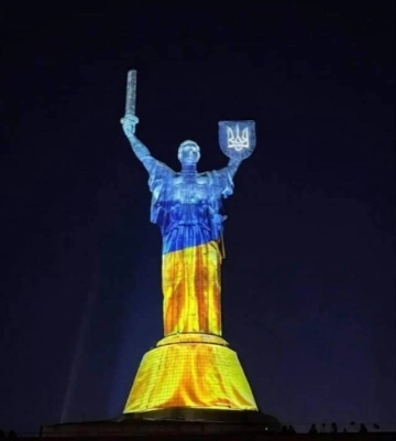 "Майбутнє пам’ятає": столиці на "Батьківщині-Матері" запустили арт-інсталяцію