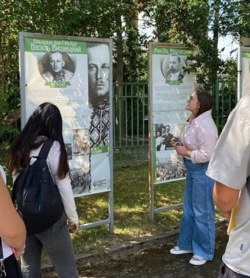 «Люди свободи»: біля Волинського краєзнавчого музею розмістили виставку про борців за державність України