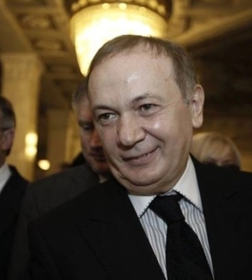 Зеленский ввел санкции против экс-нардепа-регионала Иванющенко и десятков компаний рф