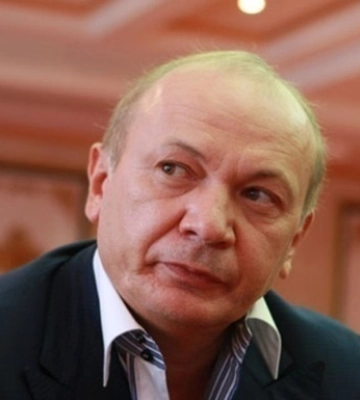 Соратник Януковича попал под санкции Украины
