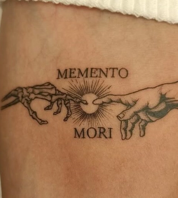 Від «Memento mori» до статевих органів: які незвичні татуювання обирають клієнти черкаської майстрині  