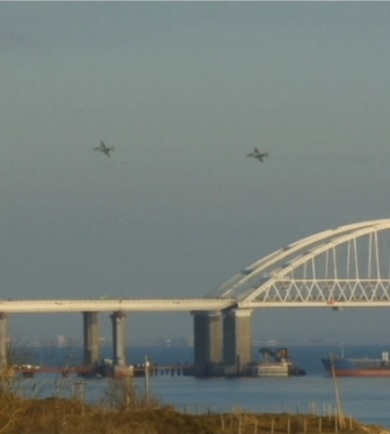 У Керченского моста на выезде из Крыма третий день подряд собираются пробки – российские власти