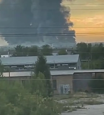 Пострадали Новокуйбышевский НПЗ, самолет Су-24М в оккупированном Крыму и ретрансляторы в Брянской области, - Зеленский. ВИДЕО