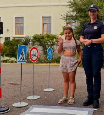 Літні канікули без небезпеки: закарпатські патрульні влаштували дітям незвичайний урок безпеки
