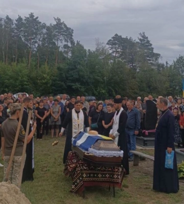Волинська громада попрощалися з воїном Юрієм Засєкіним