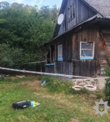 Нічне застілля закінчилося вбивством: на Закарпатті затримали жінку за підозрою у вчиненні злочину