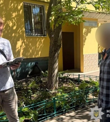 У Дніпрі чоловік пограбував 71-річного пенсіонера у під’їзді: підозрюваного затримали
