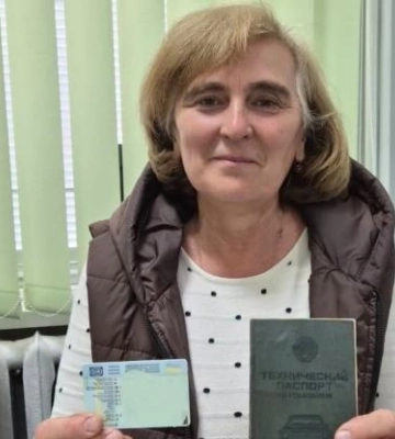 У Сарнах перереєстрували авто, яке понад 35 років було в родини
