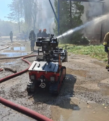 Пожар на заводе «Искра» во Львове: спасатели нашли тела погибших