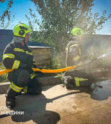 Удар рф по стоянці вантажівок на Київщині забрав життя двох людей, 9 постраждалих