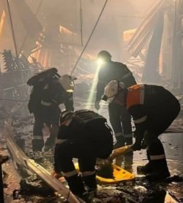 Кожна хвилина на рахунку: у Кривому Розі шукають людей під завалами ТРЦ