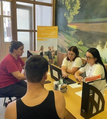 Жителям Рівненщини допомагають фіксувати воєнні втрати та подавати заяви до Міжнародного реєстру збитків