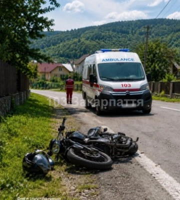 На Закарпатті двох підлітків госпіталізували через падіння з мотоциклів