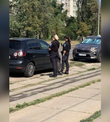 286 штрафов за неделю: киевлян массово штрафуют за парковку на газонах