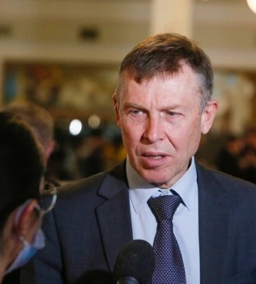 Студенти працювали безплатно день і ніч. Нардеп-«старожил» розповів, як переміг на виборах 36 років тому