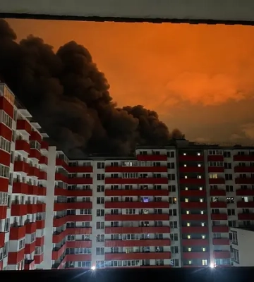 У Петербурзі спалахнула масштабна пожежа на складі: дрони не причетні