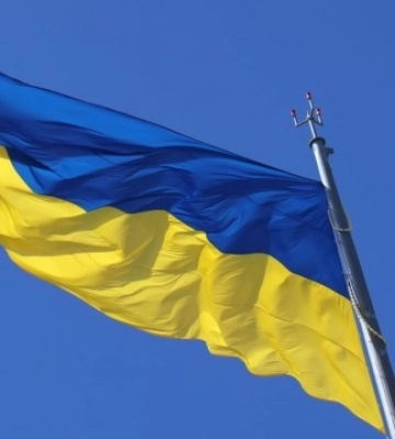 У Вінниці родини захисників улаштували ходу зі стометровим синьо-жовтим прапором