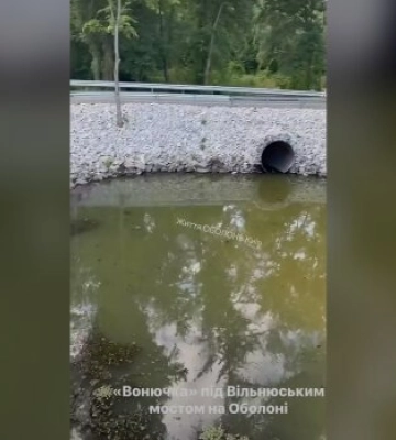 Залив Оболонь воняет канализацией: стоки льют в зону отдыха за 75 млн грн